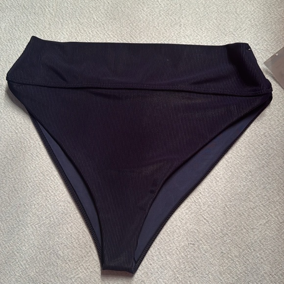 Beach Riot Blair Bikini Set, Top size Large, bottom size X-Large, Navy, $206 - Picture 9 of 11